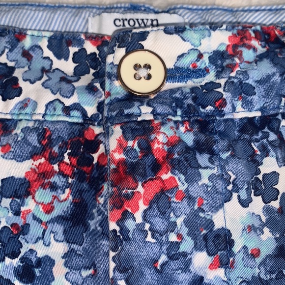 Crown & Ivy Blue and Red Floral Shorts 8 EUC Adjustable Waist - Picture 2 of 11